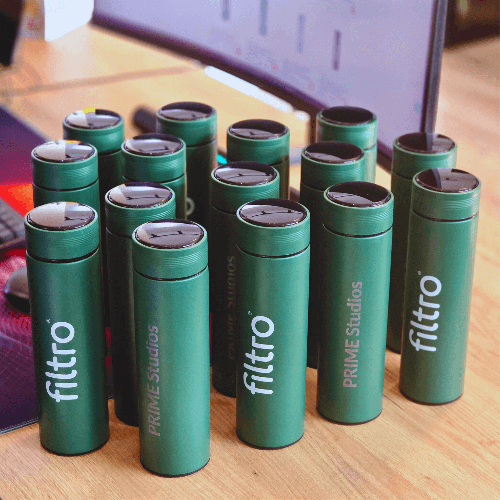 Serviciu de personalizare prin gravură laser pentru recipiente și termosuri