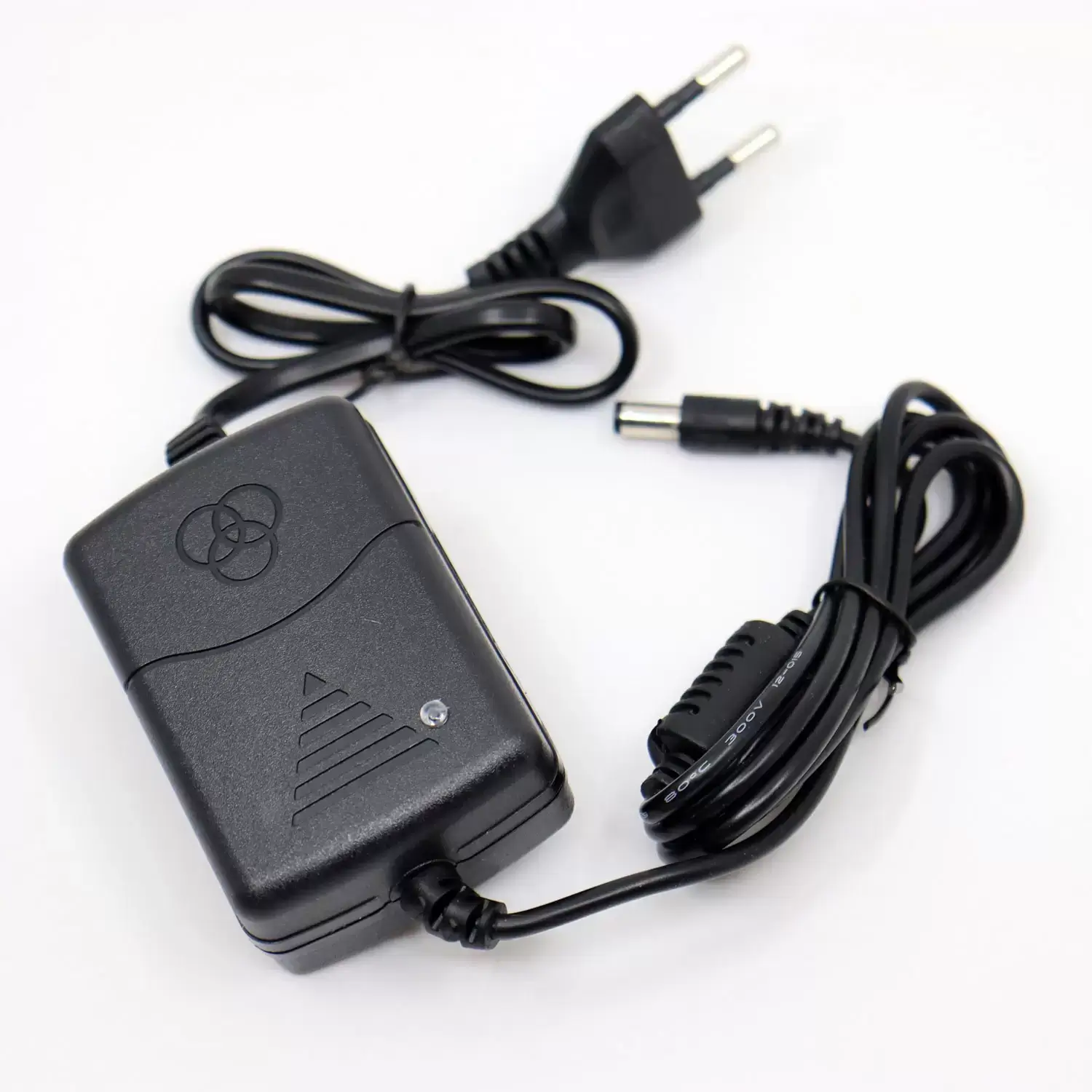 Alimentator 12V 2A cu fir, indicator led si filtru protectie, diametru mufa 2.1 mm